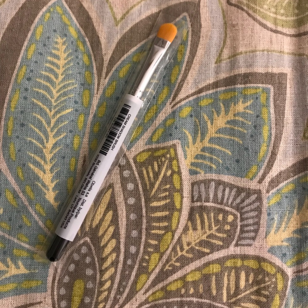 Younique Cream Shadow Brush